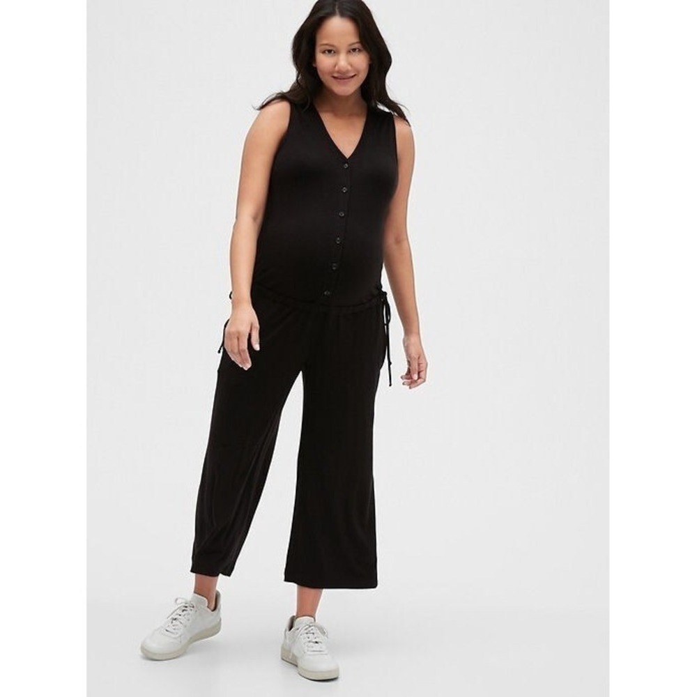 GAP Maternity Sleeveless V-Neck Jumpsuit in Tencel Lyocell - Black - Large